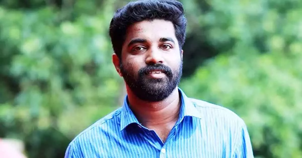 മഹാരാജാസ് കോളേജിലെ പരീക്ഷ നടത്തിപ്പ് സംബന്ധിച്ച് അന്വേഷിക്കണം ആവിശ്യപ്പെട്ട് ഗവര്‍ണര്‍ക്ക് പരാതി