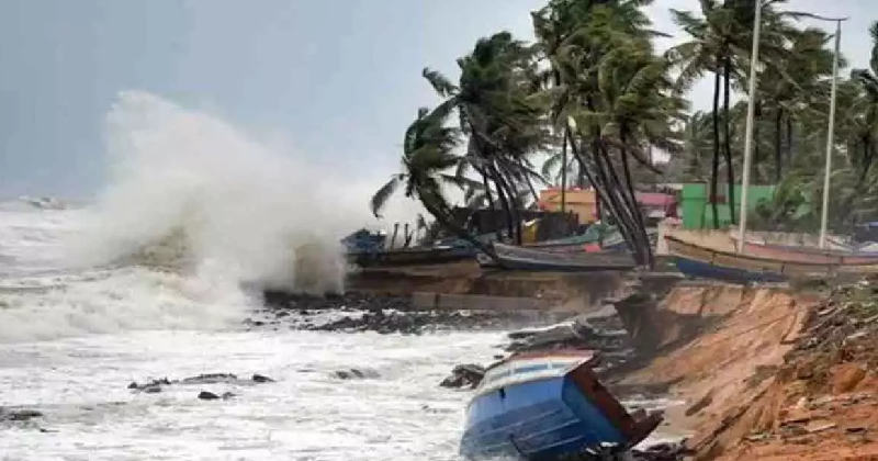 കടൽക്ഷോഭം രൂക്ഷം, ഗ്രാമങ്ങളിലെ വൈദ്യുതി വിച്ഛേദിച്ചു; ബിപോർജോയ് ഭീതിയിൽ ഗുജറാത്ത്